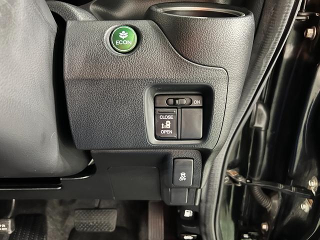 N−BOXカスタムG・Lパッケージ 走行68733キロ/ナビ/バックカメラ1年保証距離無制限 走行距離68733キロ ワンセグナビ バックカメラ 純正マット 助手席エアバッグ オートライト HIDヘッドランプ 片側電動スライドドア(埼玉県)の中古車