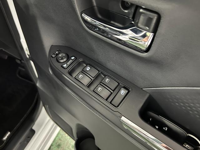 タントカスタムRS 走行11634キロ/LEDヘッドランプ/マット1年保証距離無制限 走行距離11634キロ 純正マット サイドエアバッグ LEDヘッドランプ アイドリングストップ シートヒーター 両側電動スライドドア オート格納式ドアミラー キーフリー(埼玉県)の中古車