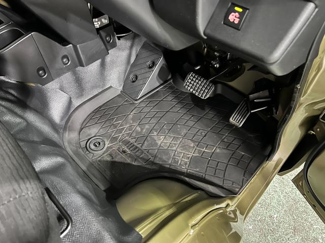 ハイゼットトラックジャンボエクストラ 4WD/走行10850キロ/純正マット1年保証距離無制限 走行距離10850キロ 純正フロアマット 助手席エアバック クリアランスソナー オートライト LEDヘッドランプ アイドリングストップ 大型LED荷台作業灯(埼玉県)の中古車
