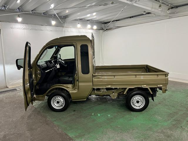 ハイゼットトラックジャンボエクストラ 4WD/走行10850キロ/純正マット1年保証距離無制限 走行距離10850キロ 純正フロアマット 助手席エアバック クリアランスソナー オートライト LEDヘッドランプ アイドリングストップ 大型LED荷台作業灯(埼玉県)の中古車