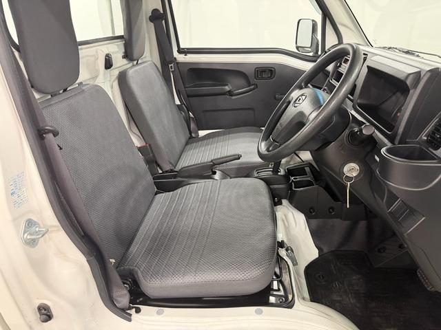 ハイゼットトラックスタンダードＳＡIIIｔ走行９１３６キロ／オートマ一年保証・走行距離無制限　走行９１３６キロ　ＡＭＦＭラジオ　ＬＥＤヘッドライト　エアコン　パワステ　純正マット　板キー　２ＷＤ（埼玉県）の中古車