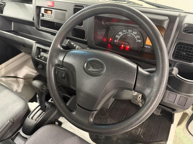 ハイゼットトラックスタンダードＳＡIIIｔ走行９１３６キロ／オートマ一年保証・走行距離無制限　走行９１３６キロ　ＡＭＦＭラジオ　ＬＥＤヘッドライト　エアコン　パワステ　純正マット　板キー　２ＷＤ（埼玉県）の中古車