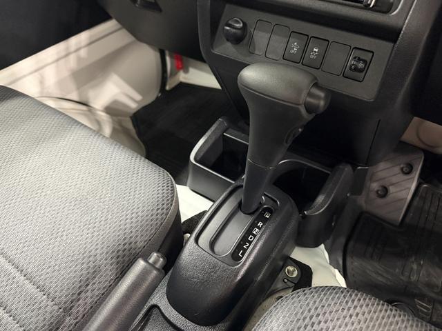 ハイゼットトラックスタンダードＳＡIIIｔ走行９１３６キロ／オートマ一年保証・走行距離無制限　走行９１３６キロ　ＡＭＦＭラジオ　ＬＥＤヘッドライト　エアコン　パワステ　純正マット　板キー　２ＷＤ（埼玉県）の中古車