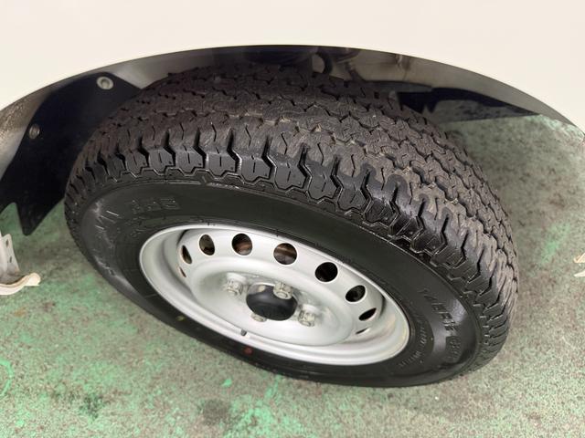 ハイゼットトラックスタンダードＳＡIIIｔ走行９１３６キロ／オートマ一年保証・走行距離無制限　走行９１３６キロ　ＡＭＦＭラジオ　ＬＥＤヘッドライト　エアコン　パワステ　純正マット　板キー　２ＷＤ（埼玉県）の中古車