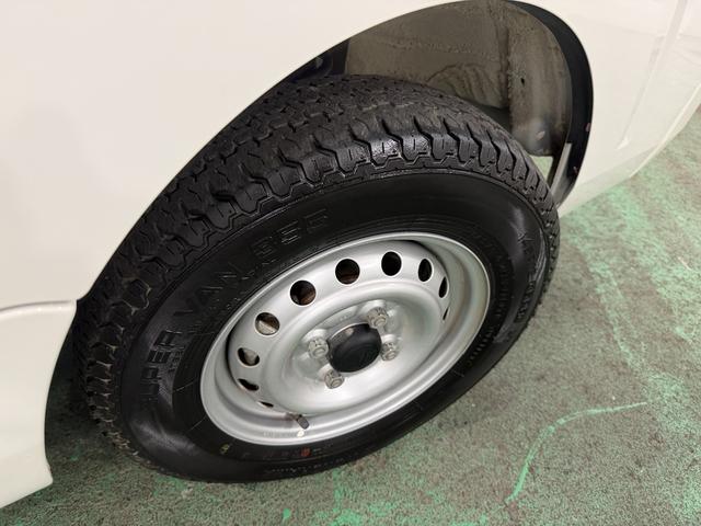 ハイゼットトラックスタンダードＳＡIIIｔ走行９１３６キロ／オートマ一年保証・走行距離無制限　走行９１３６キロ　ＡＭＦＭラジオ　ＬＥＤヘッドライト　エアコン　パワステ　純正マット　板キー　２ＷＤ（埼玉県）の中古車