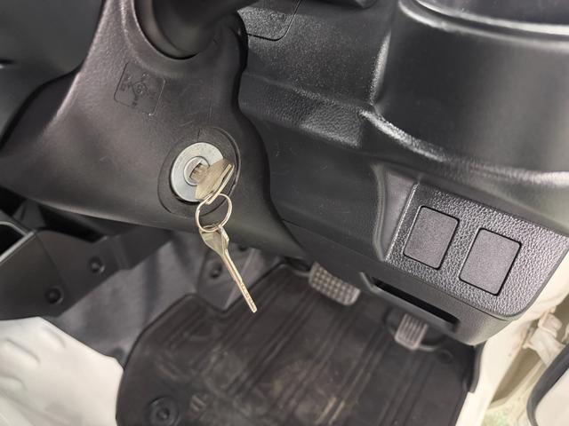 ハイゼットトラックスタンダードＳＡIIIｔ走行９１３６キロ／オートマ一年保証・走行距離無制限　走行９１３６キロ　ＡＭＦＭラジオ　ＬＥＤヘッドライト　エアコン　パワステ　純正マット　板キー　２ＷＤ（埼玉県）の中古車
