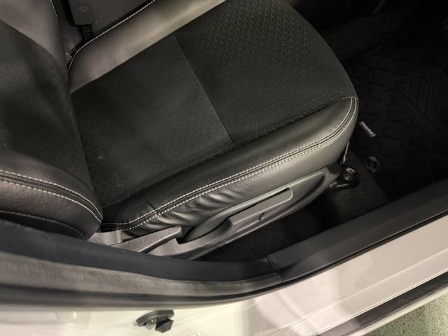 ロッキープレミアム 走行29530キロ/雹害/ナビ/バックカメラ一年保証・走行距離無制限 フルセグナビ Bluetooth バックカメラ ドラレコ ETC クリアランスソナー オートライト LEDヘッドライト シートヒーター(埼玉県)の中古車