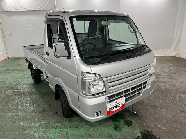 キャリイトラックＫＣエアコン・パワステ　走行５９１７８キロ／タイヤ４本交換１年保証距離無制限　走行距離５９１７８キロ　タイヤ四本交換　５速マニュアル　エアコンパワステ　ＡＭＦＭラジオ　ゴムマット　ゲートプロテクター（埼玉県）の中古車
