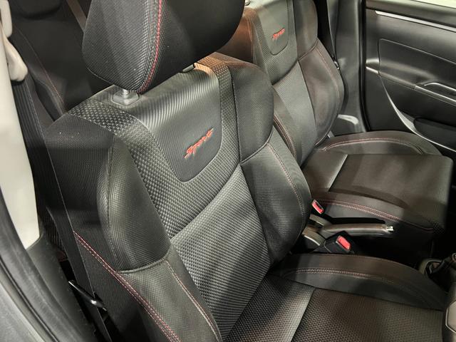 スイフトスポーツベースグレード　走行１６８７６キロ／６速ＭＴ／純正アルミ一年保証・走行距離無制限　走行１６８７６キロ　６速マニュアル　純正アルミ　助手席エアバック　純正カーペットマット　ステアリングスイッチ（埼玉県）の中古車