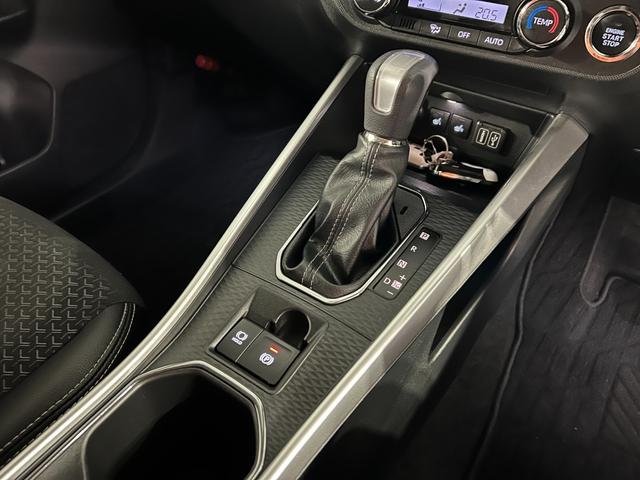 ロッキープレミアムＧ　走行６０１８０キロ／車検整備付／ナビ／ドラレコ一年保証・走行距離無制限　フルセグナビ　Ｂｌｕｅｔｏｏｔｈ　バックカメラ　ドラレコ　ＥＴＣ　クリアランスソナー　ＬＥＤヘッドライト　シートヒーター（埼玉県）の中古車