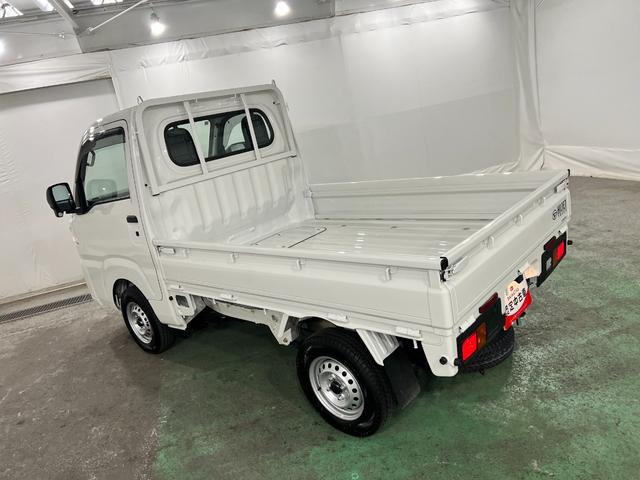 ハイゼットトラックスタンダード 走行2029キロ/FMAMラジオ/純正マット1年保証距離無制限 走行距離2029キロ FMAMラジオ 純正マット 助手席エアバッグ クリアランスソナー オートライト アイドリングストップ(埼玉県)の中古車