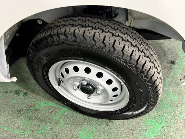 ハイゼットトラックスタンダード 走行2029キロ/FMAMラジオ/純正マット1年保証距離無制限 走行距離2029キロ FMAMラジオ 純正マット 助手席エアバッグ クリアランスソナー オートライト アイドリングストップ(埼玉県)の中古車