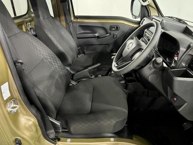ハイゼットトラックジャンボエクストラ　車検整備付／４ＷＤ／ＭＴ車／ＤＡ１年保証距離無制限　走行距離４０９６キロ　ディスプレイオーディオ　バックカメラ　ドラレコ　純正マット　助手席エアバッグ　ＬＥＤヘッドランプ　アイドリングストップ（埼玉県）の中古車