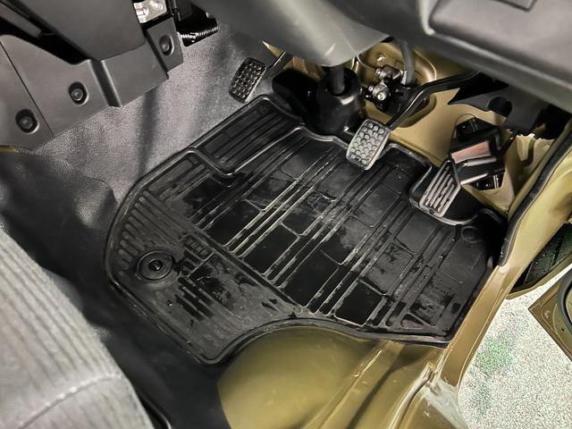 ハイゼットトラックジャンボエクストラ　車検整備付／４ＷＤ／ＭＴ車／ＤＡ１年保証距離無制限　走行距離４０９６キロ　ディスプレイオーディオ　バックカメラ　ドラレコ　純正マット　助手席エアバッグ　ＬＥＤヘッドランプ　アイドリングストップ（埼玉県）の中古車