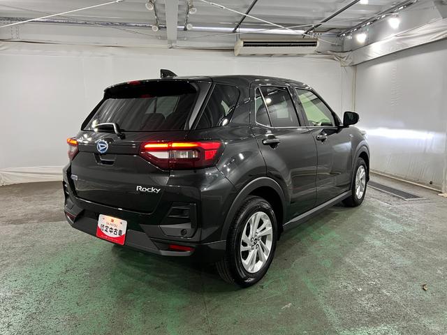 ロッキーX HEV 走行4690キロ/LEDヘッドランプ/純正マット1年保証距離無制限 走行距離4690キロ 純正マット サイドエアバッグ クリアランスソナー LEDヘッドランプ 電動格納式ドアミラー 電動パーキングブレーキ(埼玉県)の中古車
