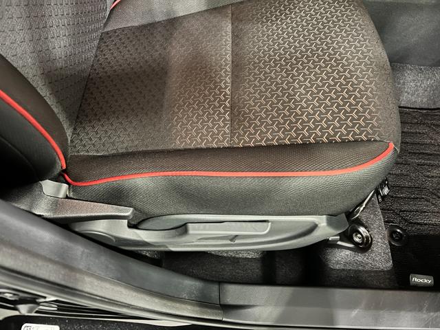 ロッキーX HEV 走行4690キロ/LEDヘッドランプ/純正マット1年保証距離無制限 走行距離4690キロ 純正マット サイドエアバッグ クリアランスソナー LEDヘッドランプ 電動格納式ドアミラー 電動パーキングブレーキ(埼玉県)の中古車