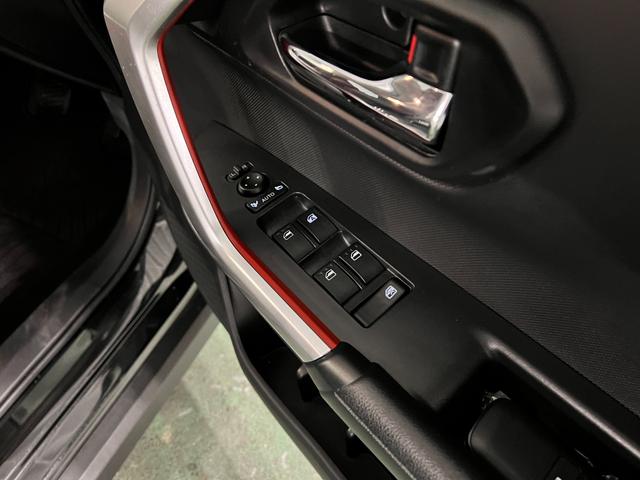 ロッキーX HEV 走行4690キロ/LEDヘッドランプ/純正マット1年保証距離無制限 走行距離4690キロ 純正マット サイドエアバッグ クリアランスソナー LEDヘッドランプ 電動格納式ドアミラー 電動パーキングブレーキ(埼玉県)の中古車