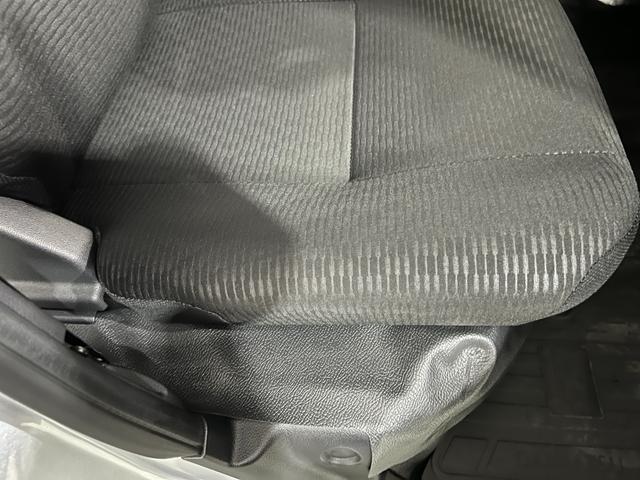 ハイゼットカーゴDX 走行2750キロ/FMAMラジオ/純正フロアマット1年保証距離無制限 走行距離2750キロ FMAMラジオ 純正フロアマット 助手席エアバック クリアランスソナー オートマチックハイビーム オートライト アイドリングストップ 両側電動スライドドア(埼玉県)の中古車