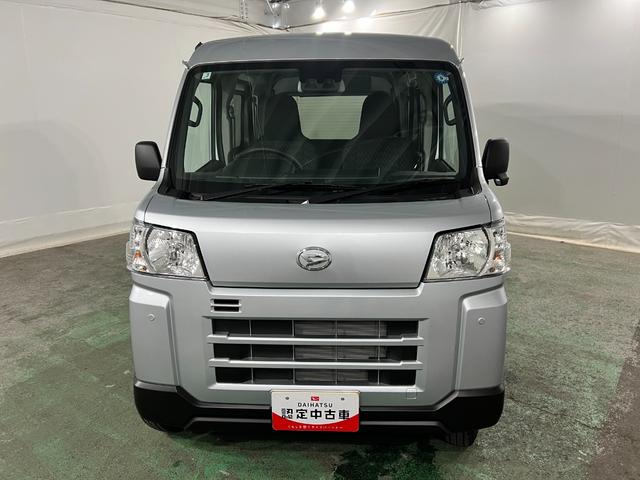 ハイゼットカーゴDX 走行2750キロ/FMAMラジオ/純正フロアマット1年保証距離無制限 走行距離2750キロ FMAMラジオ 純正フロアマット 助手席エアバック クリアランスソナー オートマチックハイビーム オートライト アイドリングストップ 両側電動スライドドア(埼玉県)の中古車