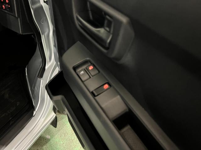 ハイゼットカーゴDX 走行2750キロ/FMAMラジオ/純正フロアマット1年保証距離無制限 走行距離2750キロ FMAMラジオ 純正フロアマット 助手席エアバック クリアランスソナー オートマチックハイビーム オートライト アイドリングストップ 両側電動スライドドア(埼玉県)の中古車