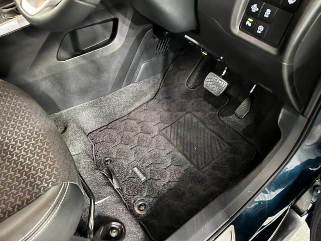 ロッキープレミアムG 走行44653キロ/4WD/車検整備付/ナビ一年保証・走行距離無制限 フルセグナビ Bluetooth 全周囲カメラ ドラレコ ETC クリアランスソナー オートライト LEDヘッドライト シートヒーター(埼玉県)の中古車