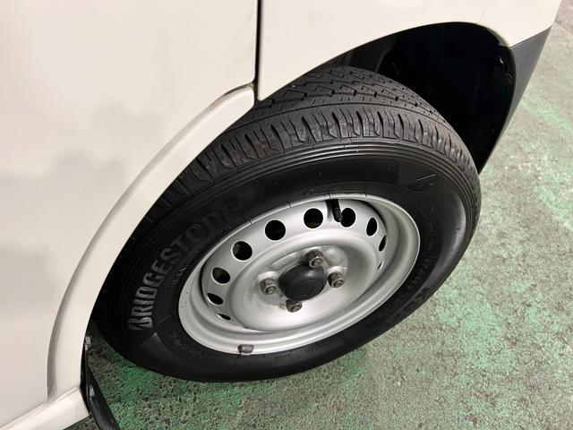 ハイゼットカーゴデラックスSAIII 走行102962キロ/FMAMラジオ1年保証距離無制限 走行距離102962キロ FMAMラジオ 純正マット 助手席エアバッグ クリアランスソナー オートライト LEDヘッドランプ アイドリングストップ 両側スライドドア(埼玉県)の中古車