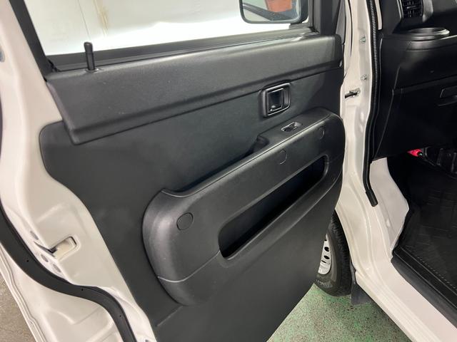 ハイゼットカーゴデラックスSAIII 走行102962キロ/FMAMラジオ1年保証距離無制限 走行距離102962キロ FMAMラジオ 純正マット 助手席エアバッグ クリアランスソナー オートライト LEDヘッドランプ アイドリングストップ 両側スライドドア(埼玉県)の中古車