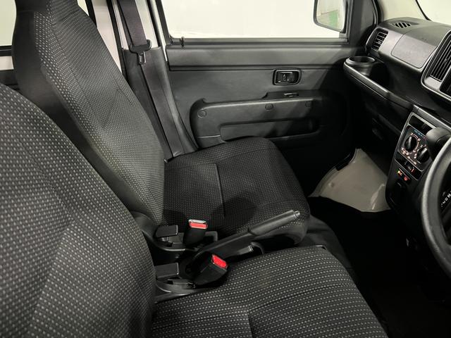 ハイゼットカーゴデラックスSAIII 走行102962キロ/FMAMラジオ1年保証距離無制限 走行距離102962キロ FMAMラジオ 純正マット 助手席エアバッグ クリアランスソナー オートライト LEDヘッドランプ アイドリングストップ 両側スライドドア(埼玉県)の中古車