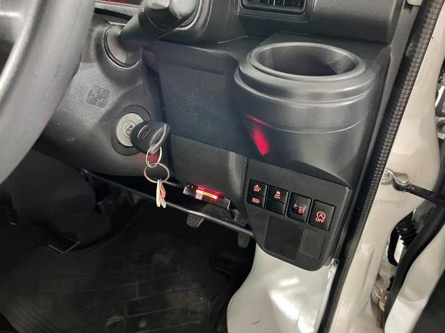 ハイゼットカーゴデラックスSAIII 走行102962キロ/FMAMラジオ1年保証距離無制限 走行距離102962キロ FMAMラジオ 純正マット 助手席エアバッグ クリアランスソナー オートライト LEDヘッドランプ アイドリングストップ 両側スライドドア(埼玉県)の中古車