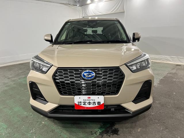 ロッキーＸ　ＨＥＶ　走行４７８３キロ／ＬＥＤヘッドランプ／純正マット１年保証距離無制限　走行距離４７８３キロ　純正マット　サイドエアバッグ　ＬＥＤヘッドランプ　オート格納式ドアミラー　電動パーキングブレーキ（埼玉県）の中古車