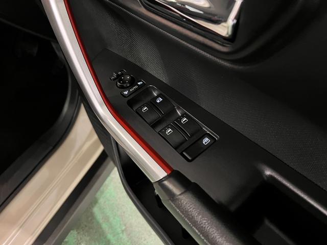 ロッキーＸ　ＨＥＶ　走行４７８３キロ／ＬＥＤヘッドランプ／純正マット１年保証距離無制限　走行距離４７８３キロ　純正マット　サイドエアバッグ　ＬＥＤヘッドランプ　オート格納式ドアミラー　電動パーキングブレーキ（埼玉県）の中古車