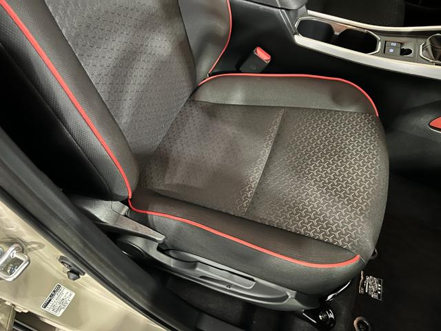 ロッキーＸ　ＨＥＶ　走行４７８３キロ／ＬＥＤヘッドランプ／純正マット１年保証距離無制限　走行距離４７８３キロ　純正マット　サイドエアバッグ　ＬＥＤヘッドランプ　オート格納式ドアミラー　電動パーキングブレーキ（埼玉県）の中古車