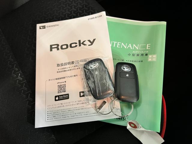 ロッキーＸ　ＨＥＶ　走行４７８３キロ／ＬＥＤヘッドランプ／純正マット１年保証距離無制限　走行距離４７８３キロ　純正マット　サイドエアバッグ　ＬＥＤヘッドランプ　オート格納式ドアミラー　電動パーキングブレーキ（埼玉県）の中古車