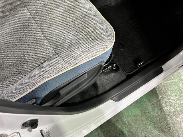 ムーヴキャンバスストライプスG 走行18キロ/LEDヘッドランプ/純正マット1年保証距離無制限 走行距離18キロ 純正マット サイドエアバッグ LEDヘッドランプ アイドリングストップ シートヒーター 両側電動スライドドア オート格納式ドアミラー 電動パーキングブレーキ(埼玉県)の中古車