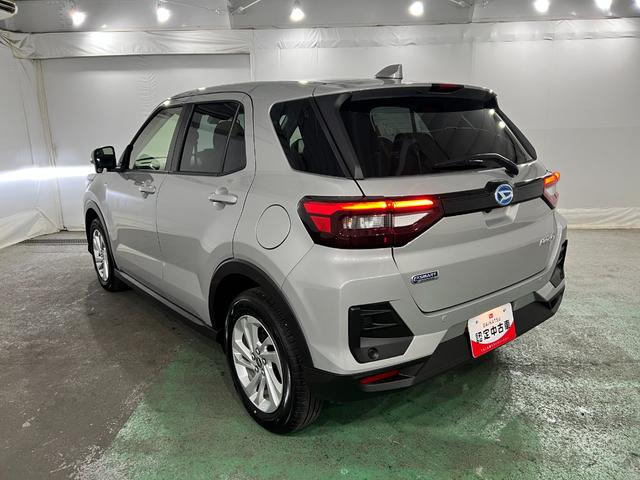 ロッキーX HEV 走行1352キロ/LEDヘッドランプ/純正マット1年保証距離無制限 走行距離1352キロ 純正マット サイドエアバッグ クリアランスソナー オートライト LEDヘッドランプ オート格納式ドアミラー 電動パーキングブレーキ(埼玉県)の中古車