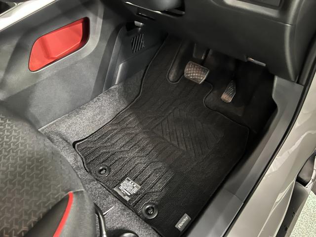 ロッキーX HEV 走行1352キロ/LEDヘッドランプ/純正マット1年保証距離無制限 走行距離1352キロ 純正マット サイドエアバッグ クリアランスソナー オートライト LEDヘッドランプ オート格納式ドアミラー 電動パーキングブレーキ(埼玉県)の中古車