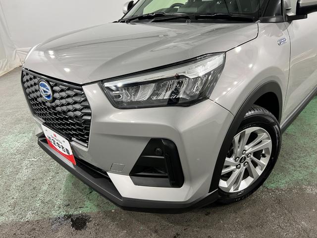 ロッキーX HEV 走行1352キロ/LEDヘッドランプ/純正マット1年保証距離無制限 走行距離1352キロ 純正マット サイドエアバッグ クリアランスソナー オートライト LEDヘッドランプ オート格納式ドアミラー 電動パーキングブレーキ(埼玉県)の中古車