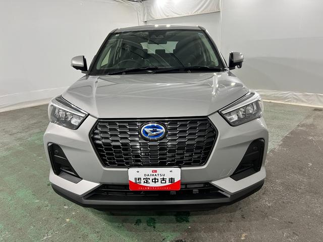 ロッキーX HEV 走行1352キロ/LEDヘッドランプ/純正マット1年保証距離無制限 走行距離1352キロ 純正マット サイドエアバッグ クリアランスソナー オートライト LEDヘッドランプ オート格納式ドアミラー 電動パーキングブレーキ(埼玉県)の中古車