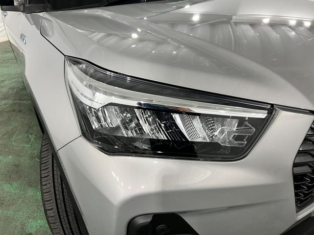 ロッキーX HEV 走行1352キロ/LEDヘッドランプ/純正マット1年保証距離無制限 走行距離1352キロ 純正マット サイドエアバッグ クリアランスソナー オートライト LEDヘッドランプ オート格納式ドアミラー 電動パーキングブレーキ(埼玉県)の中古車