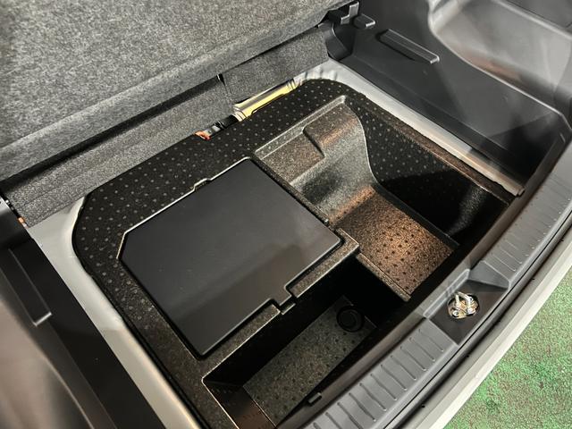 ロッキーX HEV 走行1352キロ/LEDヘッドランプ/純正マット1年保証距離無制限 走行距離1352キロ 純正マット サイドエアバッグ クリアランスソナー オートライト LEDヘッドランプ オート格納式ドアミラー 電動パーキングブレーキ(埼玉県)の中古車