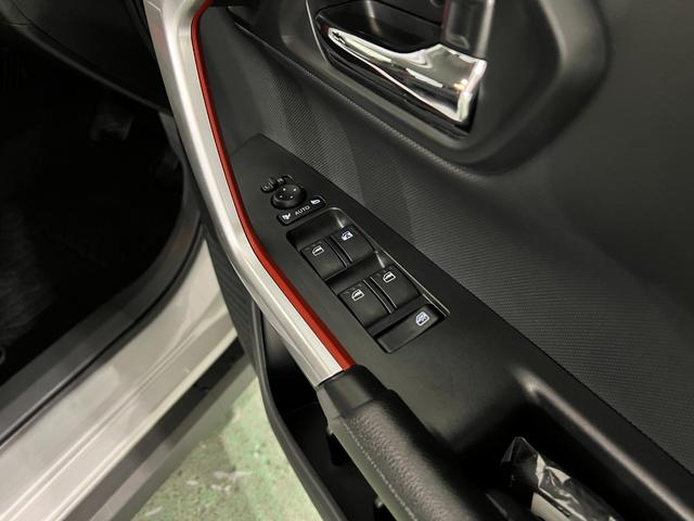 ロッキーX HEV 走行1352キロ/LEDヘッドランプ/純正マット1年保証距離無制限 走行距離1352キロ 純正マット サイドエアバッグ クリアランスソナー オートライト LEDヘッドランプ オート格納式ドアミラー 電動パーキングブレーキ(埼玉県)の中古車