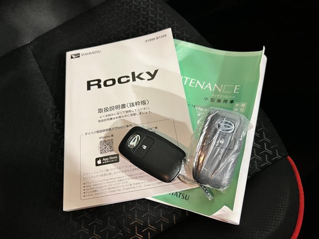 ロッキーX HEV 走行1352キロ/LEDヘッドランプ/純正マット1年保証距離無制限 走行距離1352キロ 純正マット サイドエアバッグ クリアランスソナー オートライト LEDヘッドランプ オート格納式ドアミラー 電動パーキングブレーキ(埼玉県)の中古車