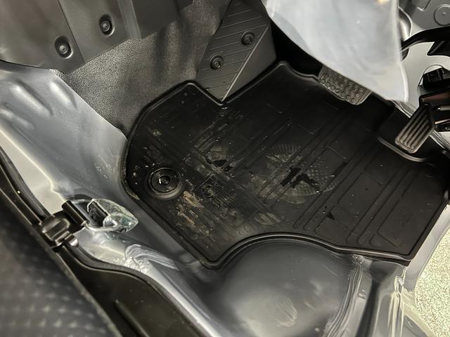 ハイゼットトラックスタンダード　走行１８キロ／クリアランスソナー１年保証距離無制限　走行距離１８キロ　ＦＭＡＭラジオ　純正フロアマット　クリアランスソナー　オートライト　アイドリングストップ　マニュアルエアコン（埼玉県）の中古車
