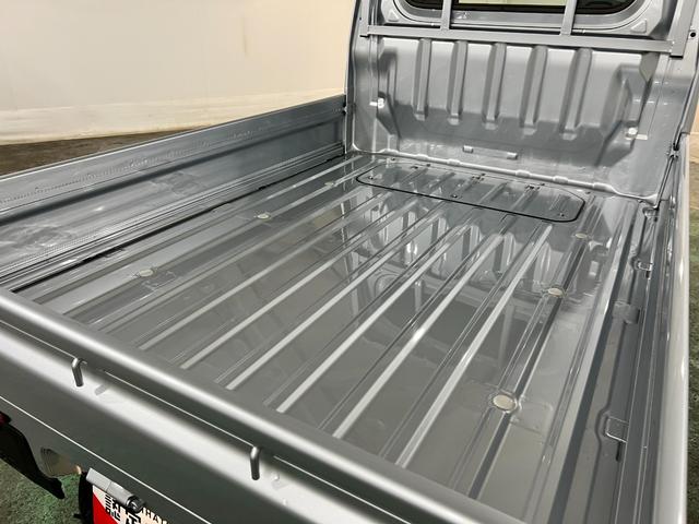 ハイゼットトラックスタンダード　走行１８キロ／クリアランスソナー１年保証距離無制限　走行距離１８キロ　ＦＭＡＭラジオ　純正フロアマット　クリアランスソナー　オートライト　アイドリングストップ　マニュアルエアコン（埼玉県）の中古車