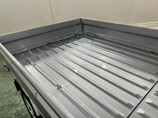 ハイゼットトラックスタンダード　走行１８キロ／クリアランスソナー１年保証距離無制限　走行距離１８キロ　ＦＭＡＭラジオ　純正フロアマット　クリアランスソナー　オートライト　アイドリングストップ　マニュアルエアコン（埼玉県）の中古車