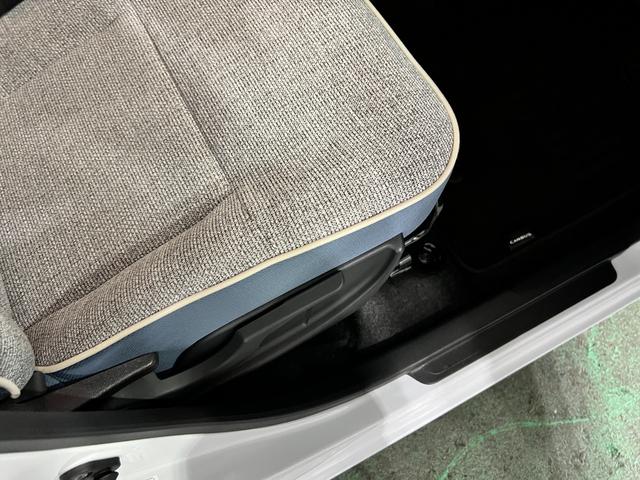 ムーヴキャンバスストライプスＧ　走行２４７４キロ／社用車／クリアランスソナー１年保証・走行距離無制限　サイドエアバック　クリアランスソナー　オートマチックハイビーム　オートライト　ＬＥＤヘッドライト　ベンチシート　シートヒーター　両側電動スライドドア（埼玉県）の中古車