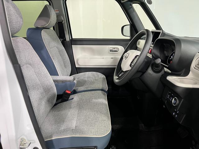 ムーヴキャンバス 中古車 ストライプスＧ　走行２２８４キロ／ＬＥＤヘッドランプ／マット１年保証距離無制限　走行距離２２８４キロ　純正マット　サイドエアバッグ　ＬＥＤヘッドランプ　アイドリングストップ　シートヒーター　両側電動スライドドア　オート格納式ドアミラー　電動パーキングブレーキ