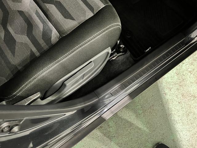 タフトG ダーククロムベンチャー 走行7299キロ/社用車上がり1年保証・走行距離無制限 サイドエアバック クリアランスソナー オートマチックハイビーム オートライト LEDヘッドライト シートヒーター(埼玉県)の中古車