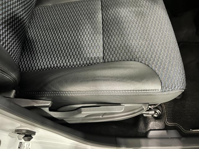 タントカスタムRSリミテッド 走行2654キロ/LEDヘッドランプ1年保証距離無制限 走行距離2654キロ 純正マット サイドエアバッグ LEDヘッドランプ アイドリングストップ シートヒーター 両側電動スライドドア オート格納式ドアミラー 電動パーキングブレーキ(埼玉県)の中古車