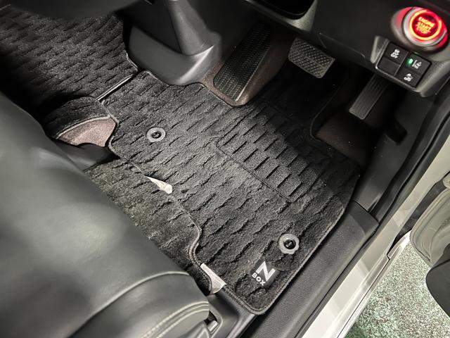 Ｎ−ＢＯＸカスタムＧ・Ｌターボホンダセンシング　走行２４２７９キロ／ナビ一年保証・走行距離無制限　フルセグナビ　Ｂｌｕｅｔｏｏｔｈ　バックカメラ　純正カーペットマット　ＥＴＣ　ＬＥＤヘッドライト　両側電動スライドドア（埼玉県）の中古車